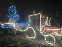 Гимназията по селско стопанство в Кюстендил с Коледен трактор