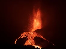 Вулкан изригна в Исландия след поредица от силни земетресения, евакуиран е цял град