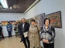 В Смолян откриха традиционната коледно-новогодишна изложба, съчетана с базар на книги и картини