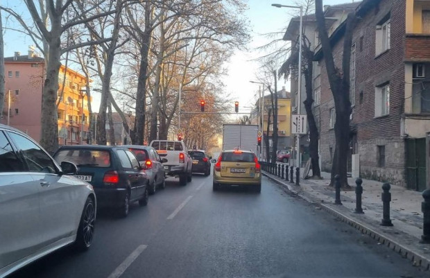 </TD
>Новият светофар на преобразения булевард Хаджи Димитър в Западен вече
