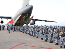 Китай задейства армията за справяне с последиците от земетресението