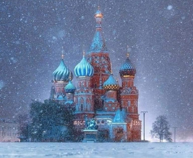 Така изглежда Москва дни преди Коледа Червеният площад и не