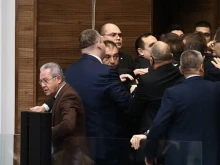 Максим Бехар с рязък коментар за боя в парламента