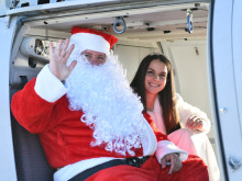 Дядо Коледа кацна във Варна с полет от Лапландия