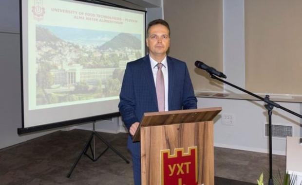 </TD
>Проф. Галин Иванов бе избран за ректор на Университета по