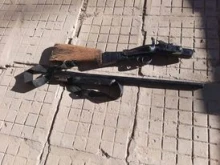 Полицаи от Хитрино иззеха три незаконни пушки, собственикът на едната шофирал и без книжка