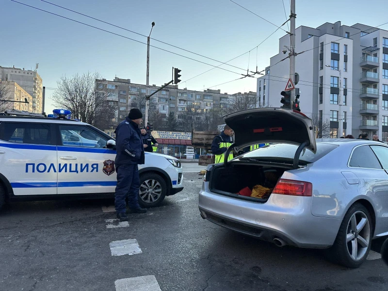 Катастрофа предизвика огромно задръстване на голям булевард в столицата