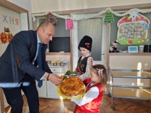 Кметът на Ловеч бе специален гост на коледното тържество на малчуганите от детска градина "Люляче"