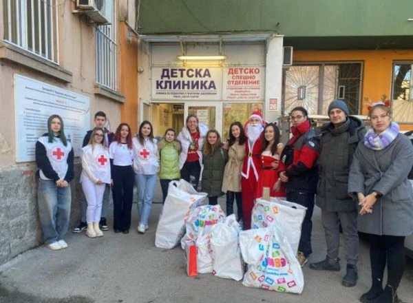 Младежи от пловдивски университети се включват в инициативата "Кутии на приятелството"
