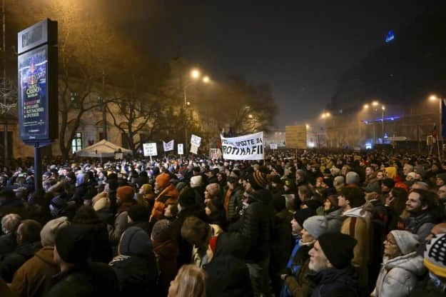 Хиляди излязоха на протести в Словакия срещу правителството на Фицо