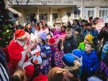 Дядо Коледа пристигна в Медицинския университет във Варна