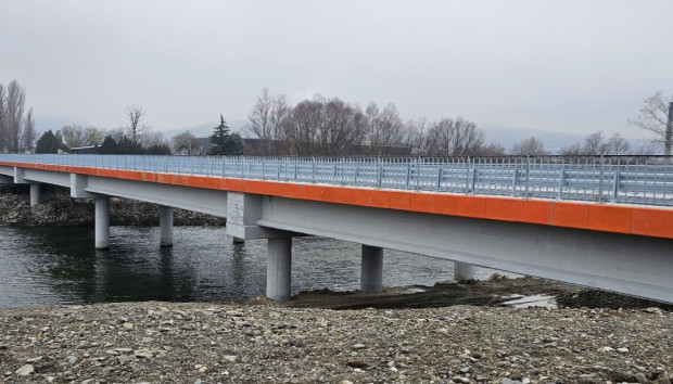 </TD
>Мостът над р. Струма, при с. Покровник, свързващ няколко благоевградски