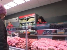 Търговец: Свинското се продава около 11-12 лева за килограм, българинът пълни торбите за 100-120 лева