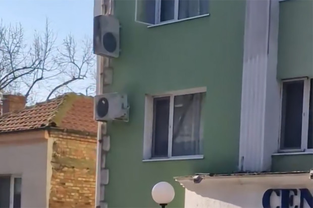TD Видео с едва крепящ се на фасада климатик разпространи потребител