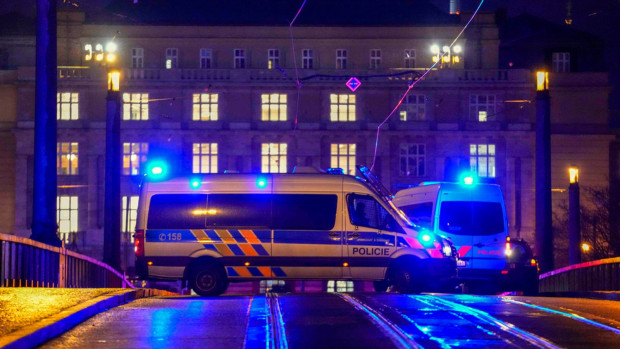 Броят на загиналите при стрелбата в центъра на Прага достигна