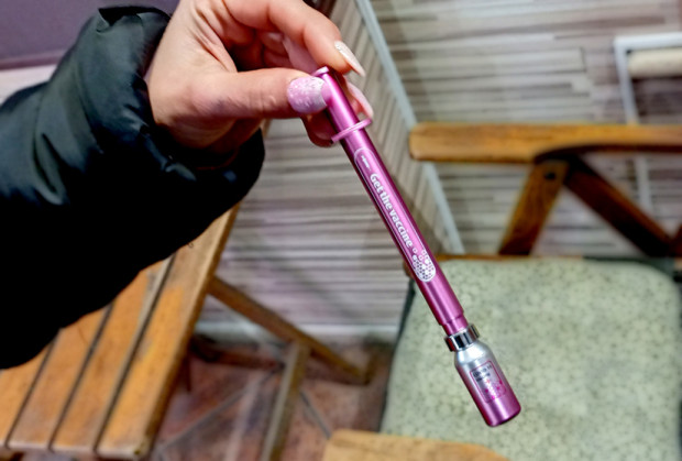 Химикалка наподобяваща спринцовка с ваксина срещу COVID е най новият хит