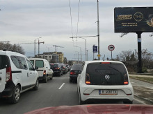 Тапа в района на моловете във Варна в последния работен ден, преминаването е усложнено