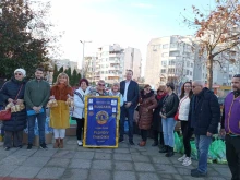 Зарадваха за Коледа социално слаби семейства в "Тракия" в Пловдив