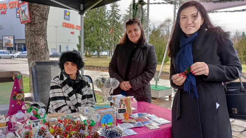 Подаръци с кауза и предколедна раздумка с Тони Стойчева на коледната алея