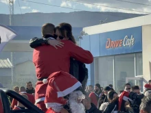 Десетки Дядо Коледовци на мотори в Пловдив, един от тях предложи брак