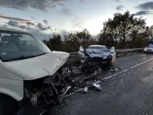 Тежка катастрофа с три коли край Радомир отне човешки живот