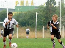 Векта разби с 5:0 Локо при децата