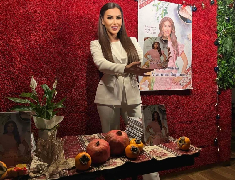 Пловдивска хубавица събра елита в "Капана", смени два аутфита