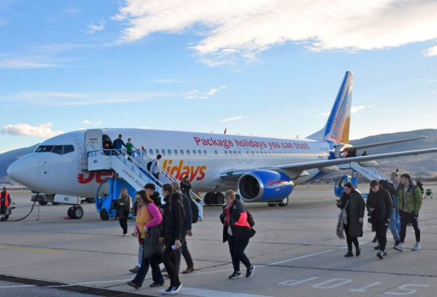 TD Първият чартърен полет за зимния сезон кацна на летище Пловдив