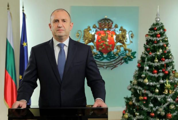 Президентът Румен Радев направи празнично обръщение към българския народ послучай