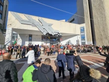 Кукери и сурвакари гонят злите сили в Благоевград на Коледа