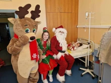 Дядо Коледа обиколи няколко болници и вдъхна надежда 