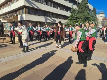 Близо вековна традиция: Коледарският танц "буенек" за здраве и берекет в Ямбол