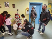 Русенски мотоклуб зарадва пациентите от детското отделение на болница "Канев"