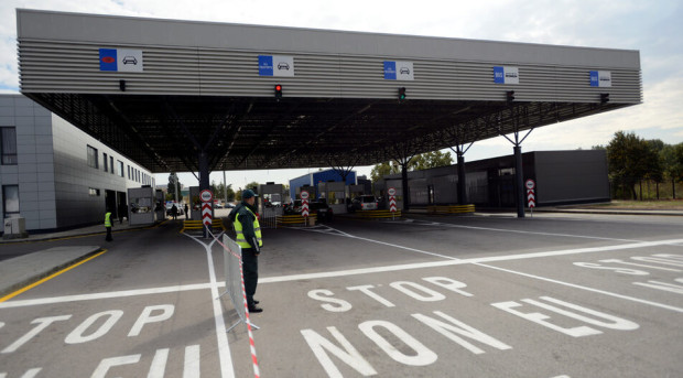 На границата с Румъния трафикът е интензивен за товарни автомобили