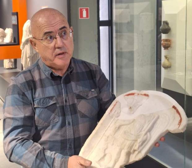 TD Исторически музей – Петрич получи мраморната оброчна плоча на богинята