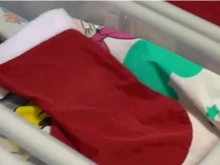Четири бебета проплакаха на Коледа в русенска болница, облякоха ги празнично 