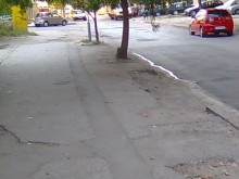 Оправят разбит тротоар покрай ремонт на улица в "Южен"