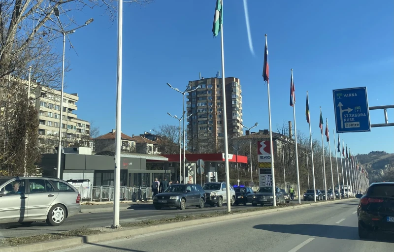 Верижна катастрофа затруднява движението в участък от пътя София-Варна