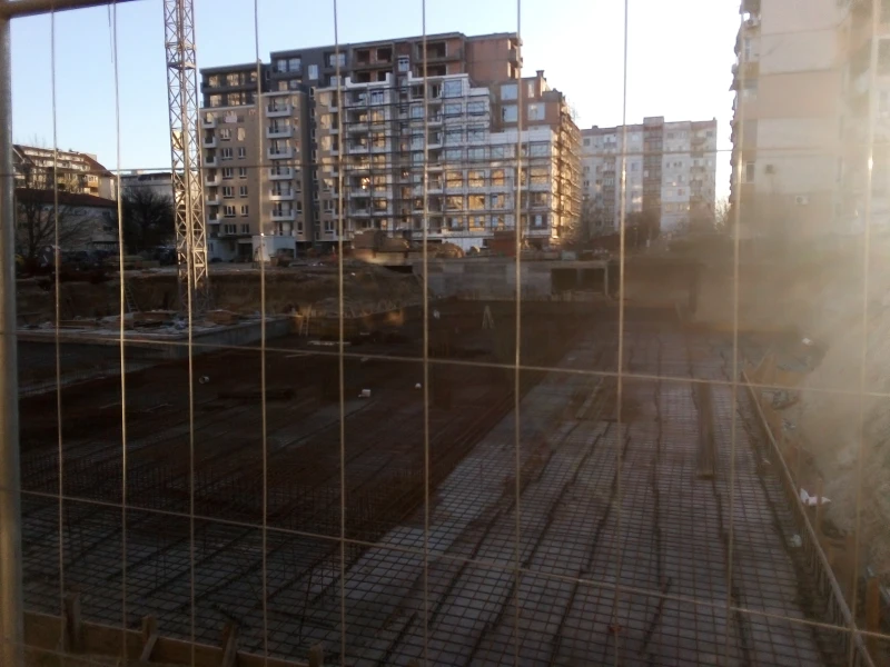 Читателка: Една от малкото зелени площи в Кючука остана в историята