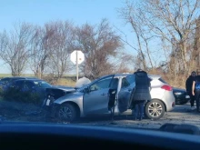 Тежка катастрофа с кола и джип на пътя Плевен - Бяла, има тежко пострадал