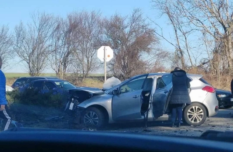 Шофьор пострада при катастрофа между джип и кола