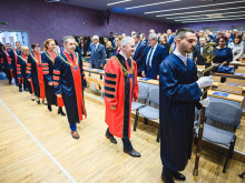 Връчиха дипломите на новите академични длъжности в Медицинския университет-Варна