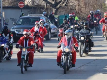 9 хиляди събраха Дядо Коледовци на мотори в Търново, парите отиват за лечението на Ася
