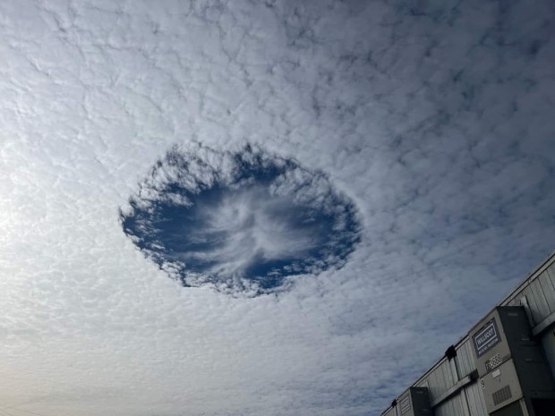 Рядък феномен от облаци бе заснет, а снимките разбира се