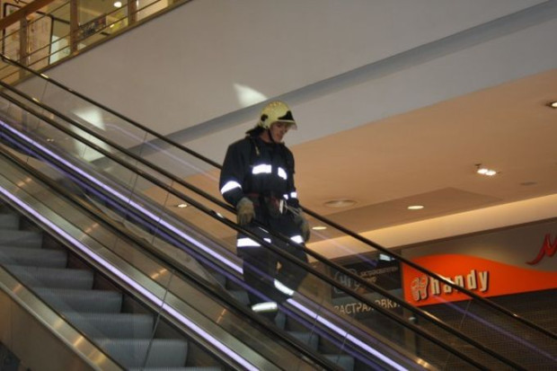 TD Огнеборци гасиха запалил се контейнер в близост до мол Пловдив