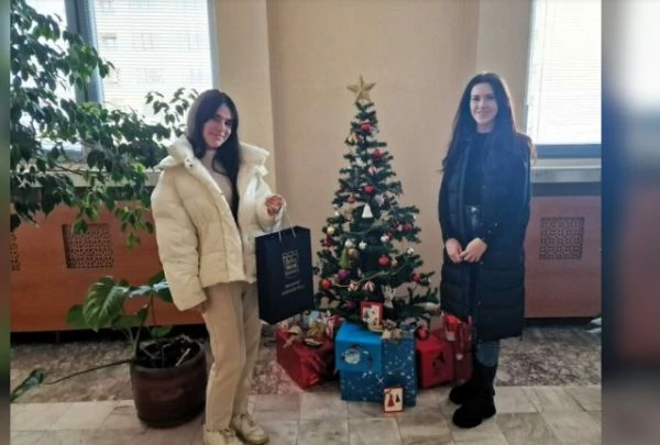 Ученичка от Пловдив спечели награда за най-красива елха