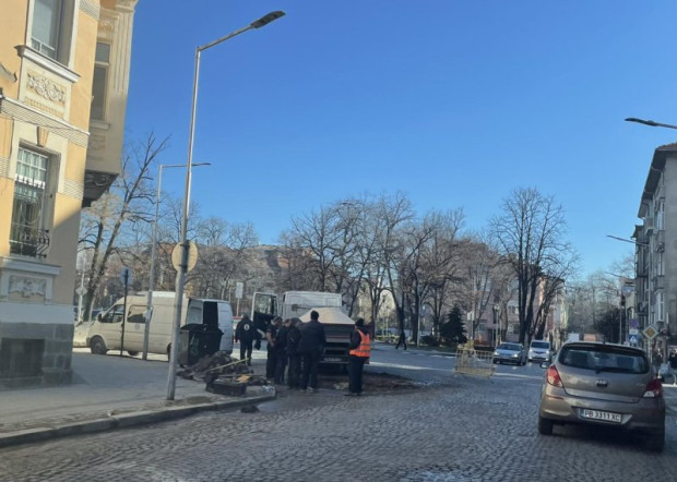 TD Авария в центъра на Пловдив предизвика задръстване по оживена улица