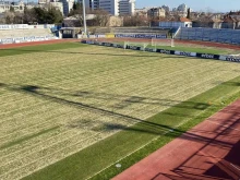 Спартак Варна подобрява терена на своя стадион