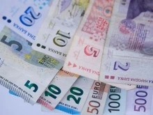 БНБ не залага разходи за евробанкноти, ще взима назаем