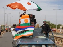 Хиляди в Нигер празнуваха изтеглянето на френските войски от страната